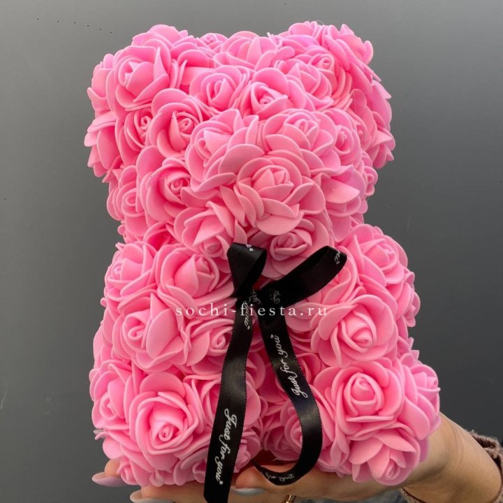 Игрушка медведь из розовых роз в Краснодаре
