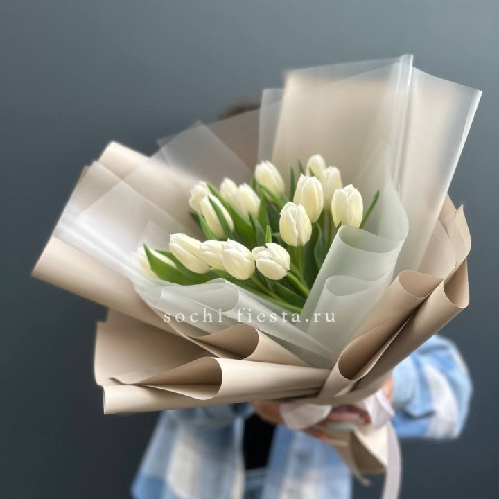 Букет из 15 белых тюльпанов в Краснодаре