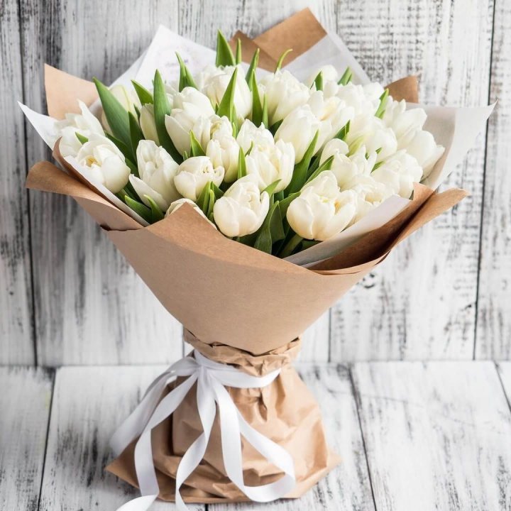 25 белых тюльпанов в Краснодаре