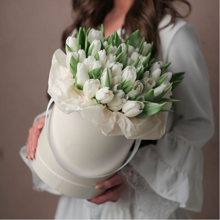 Тюльпаны в цилиндре  в Краснодаре