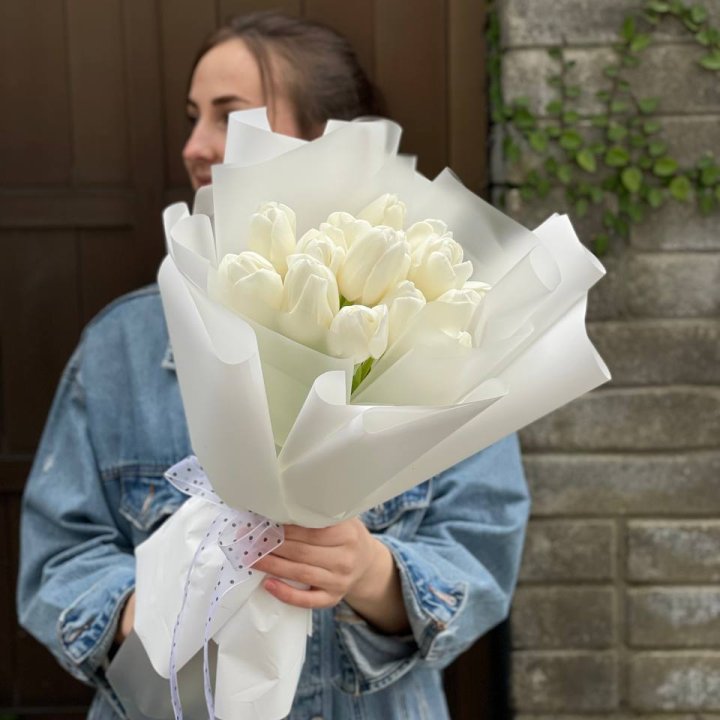 Букет белоснежных тюльпанов в Краснодаре