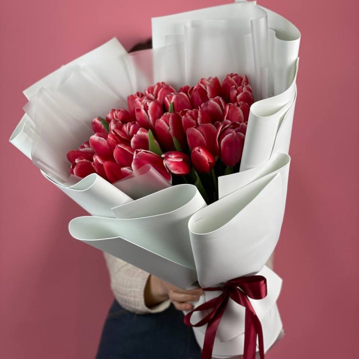Букет красных тюльпанов в Краснодаре